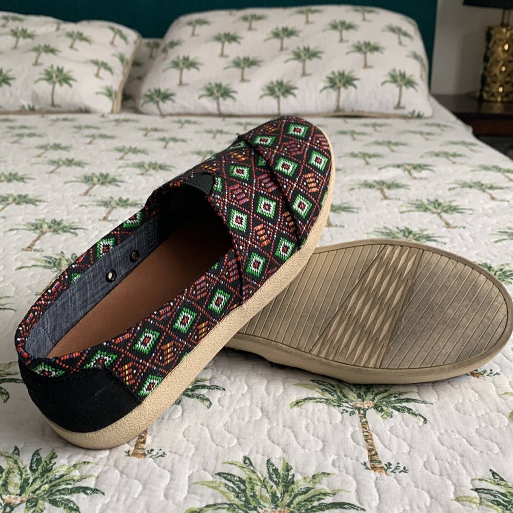 Aztec print Tom’s - Picture 4 of 4